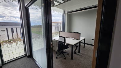 Desks in Office 2.003